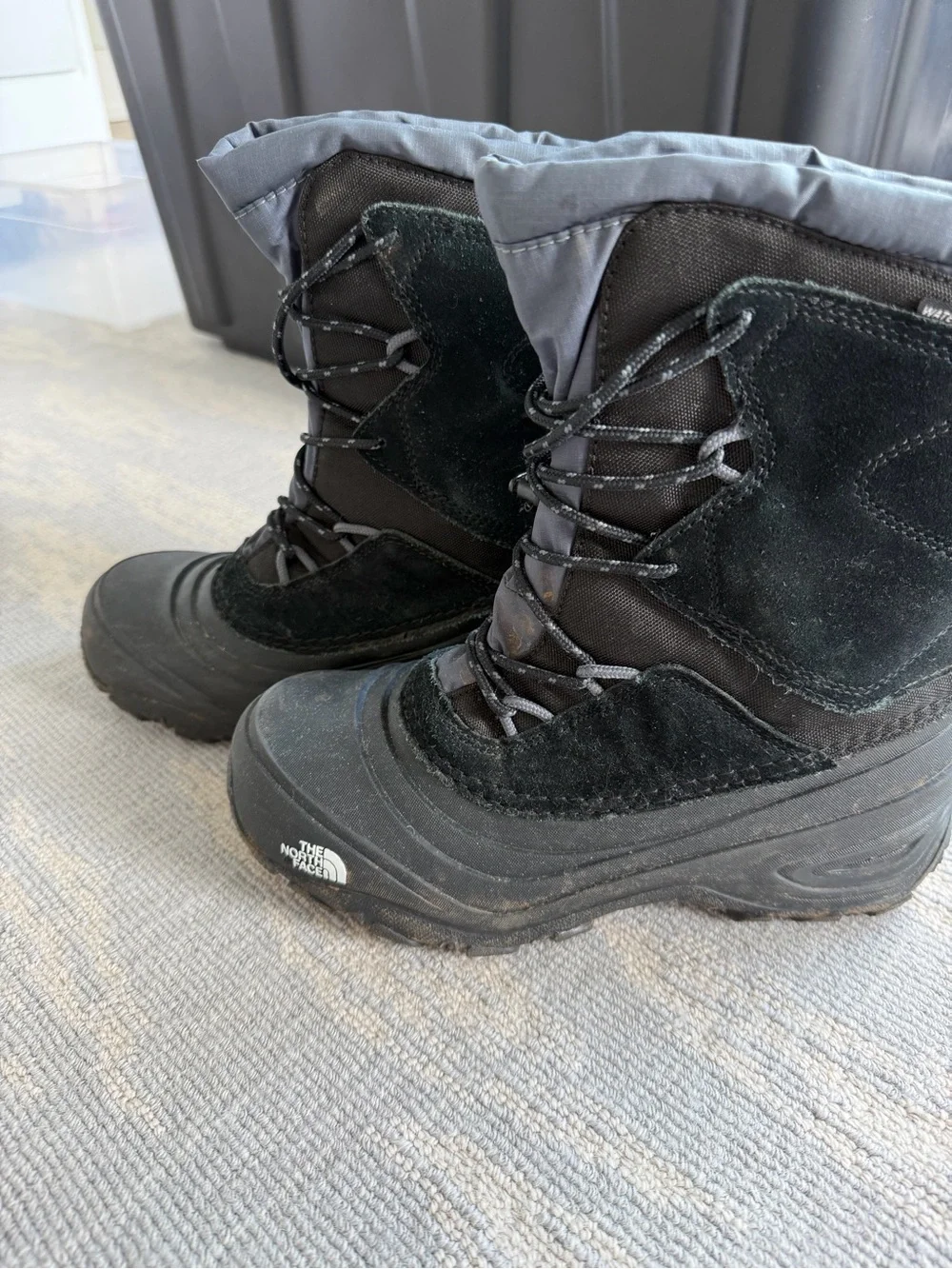Boys North Face Alpenglow size 5 Black Winter Lace-Up Insulated Snow Boots